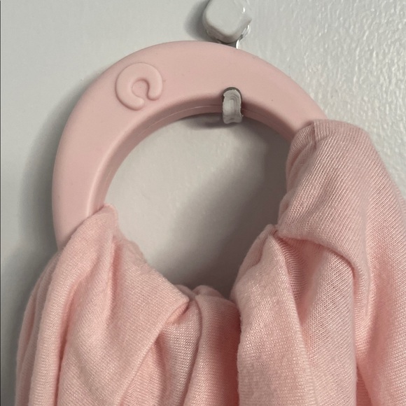 Boppy baby teething ring with infinity scarf - Picture 6 of 6